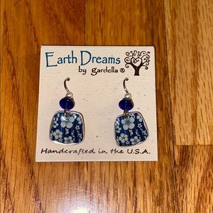NEW Earth Dreams Beautiful Dangly Floral Earrings